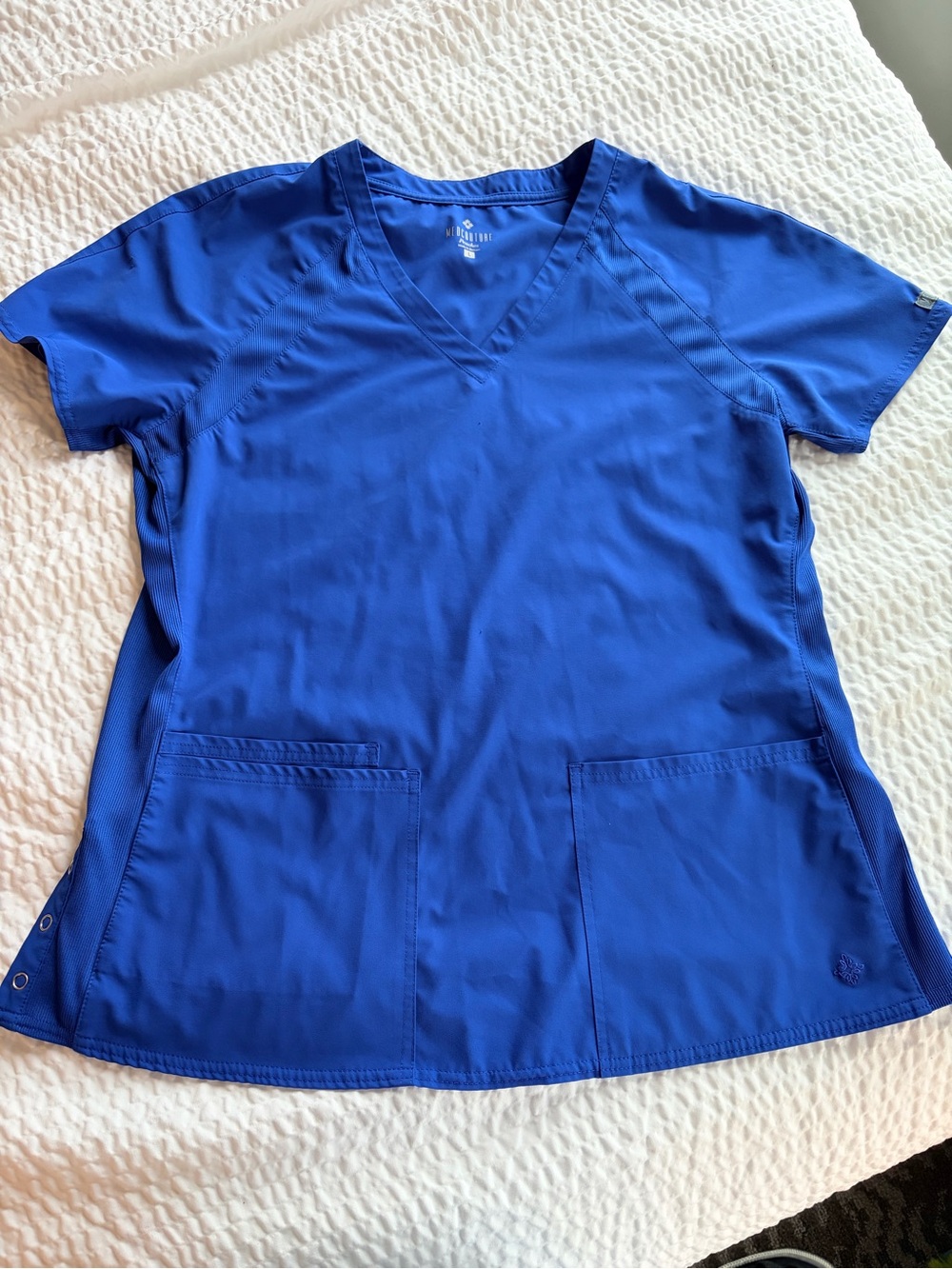 Med Couture Scrub top Sz L royl color